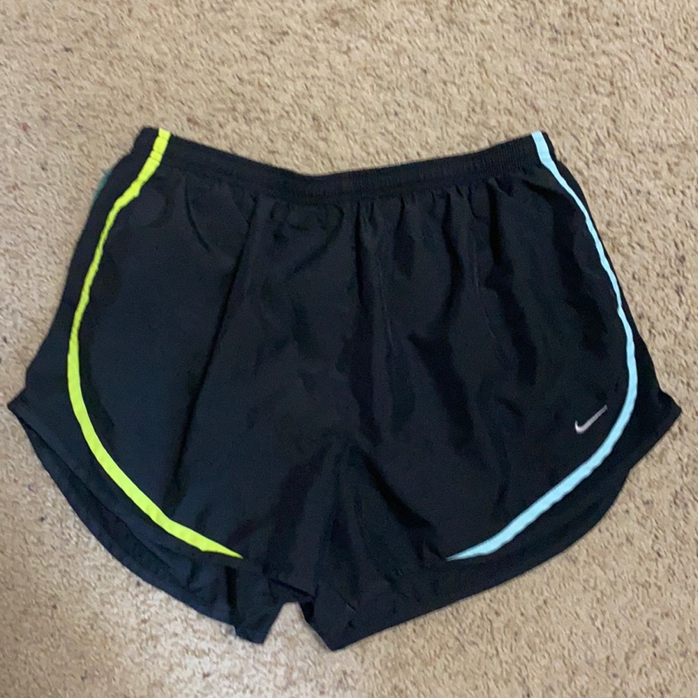 XL Women’s Nike Temp Short